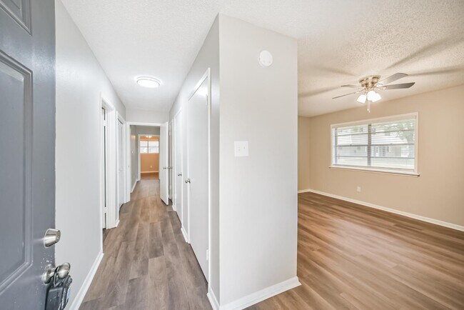 Building Photo - 1320 Barak Ln