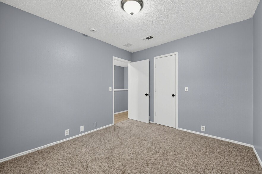 Building Photo - 3912 Sonoma Dr