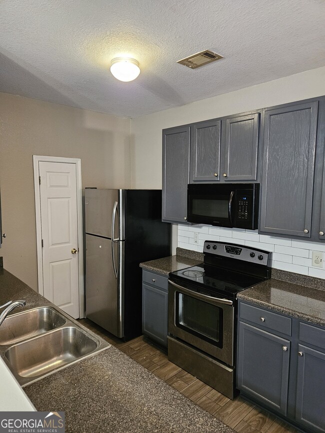 Building Photo - 180 Brookview Dr