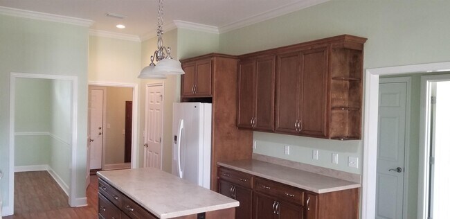 Building Photo - 565 Twin Ponds Dr