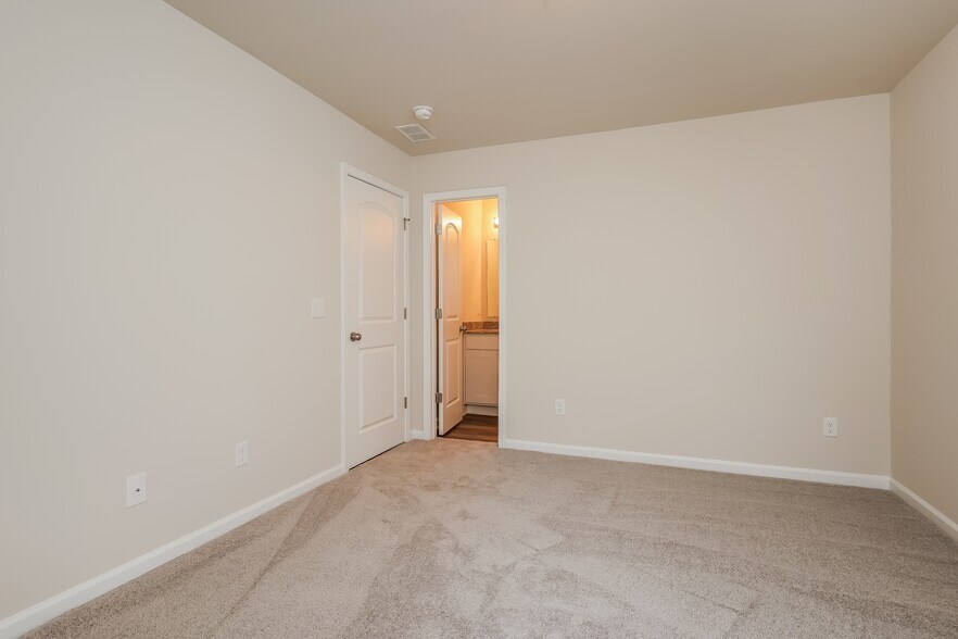 Building Photo - 68 Sunrise Cir