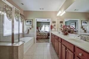 Building Photo - 232 Begonia Ct