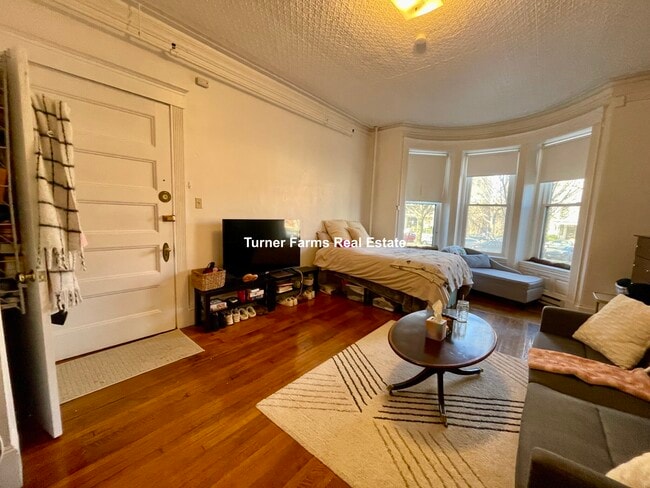 Building Photo - 1067 Beacon St