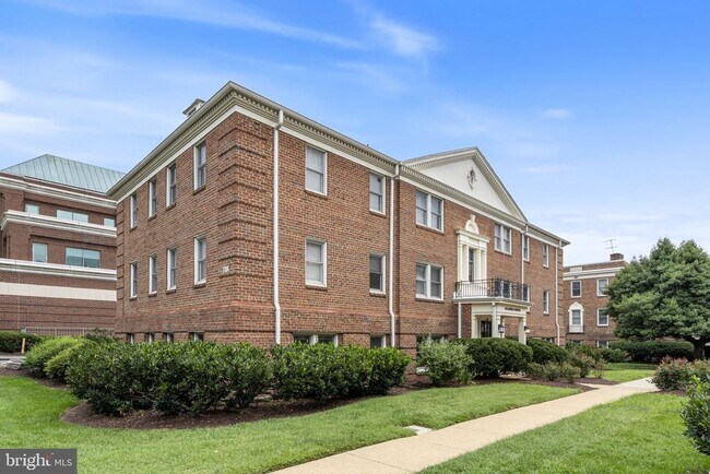 Building Photo - 718 S Washington St