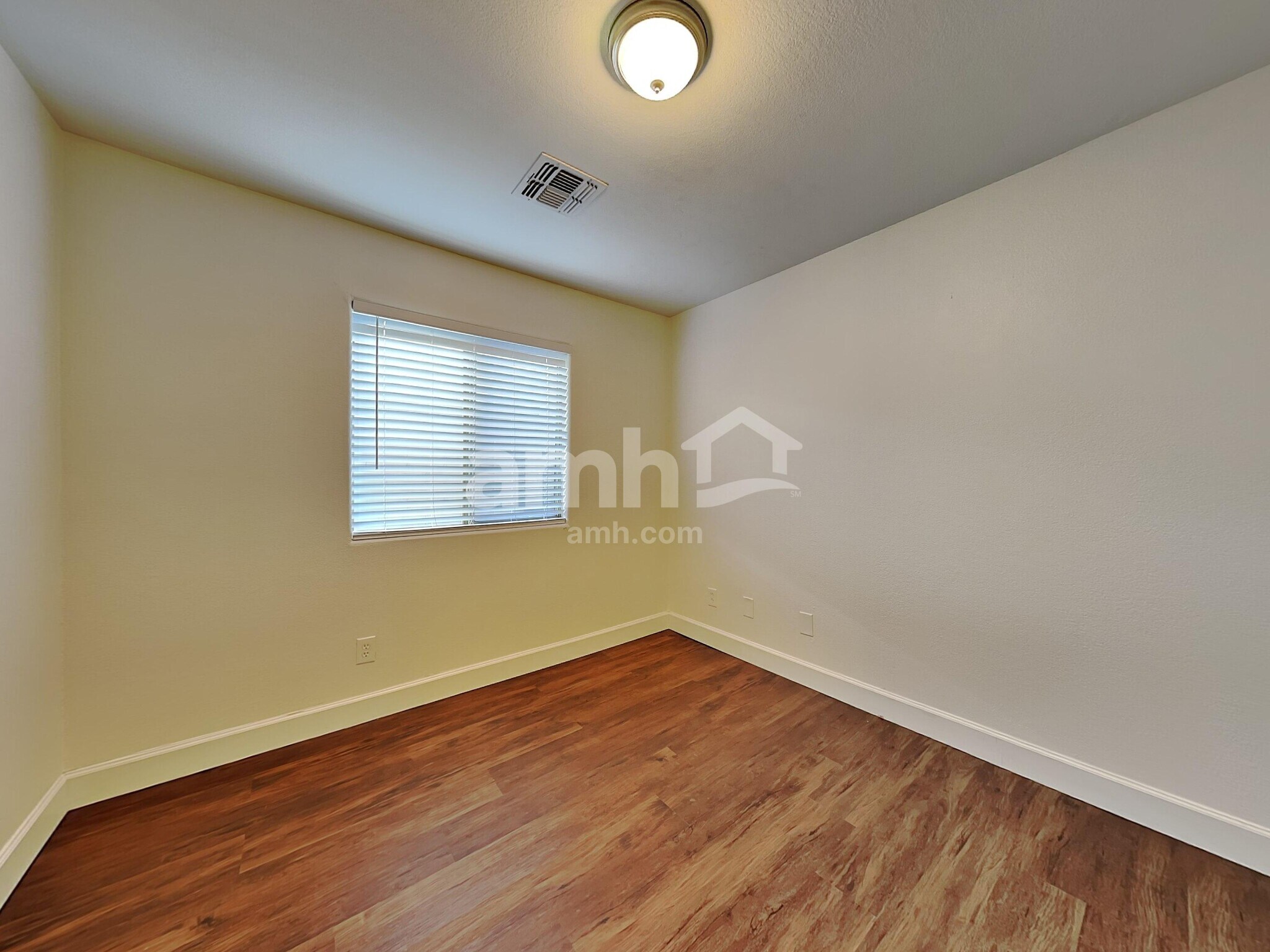 Building Photo - 12577 W Amelia Ave