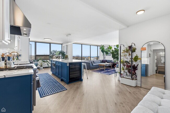 Building Photo - 2800 N Lake Shore Dr