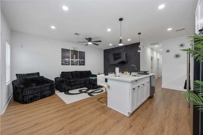 Building Photo - 205 Bolden St