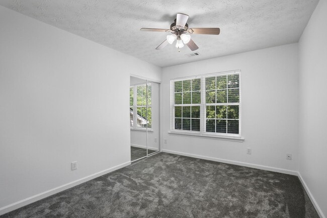 Building Photo - 308 W Oaks Trail