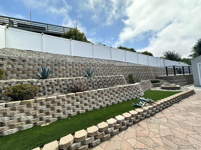 Building Photo - 819 Halecrest Dr