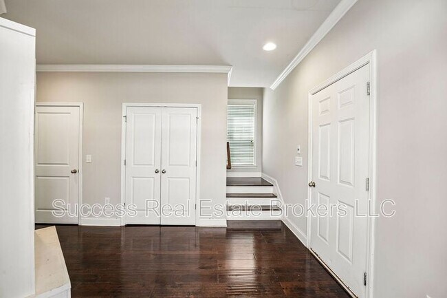 Building Photo - 1231 Ridenour Ln
