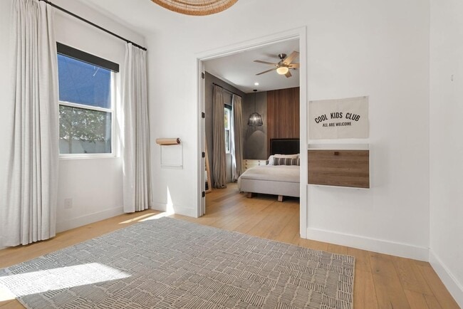 Building Photo - 4533 E Devonshire Ave