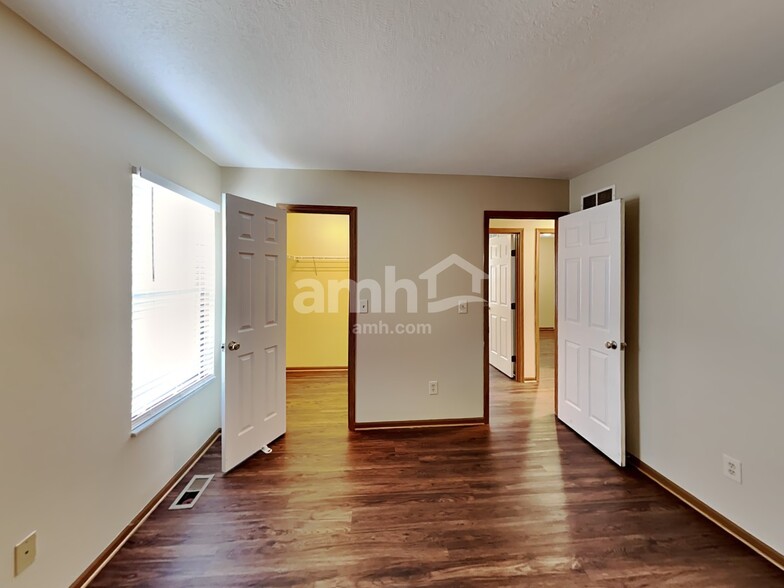 Building Photo - 6948 Kinston Dr