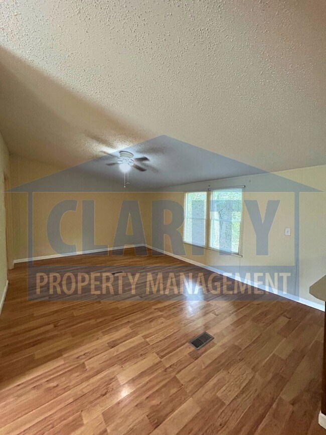 Building Photo - Spacious 4-Bedroom, 2-Bath Home!