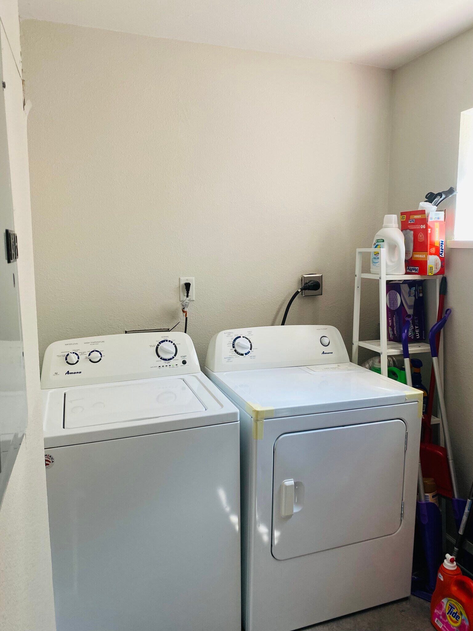Laundry room - 3424 Rogers Ave