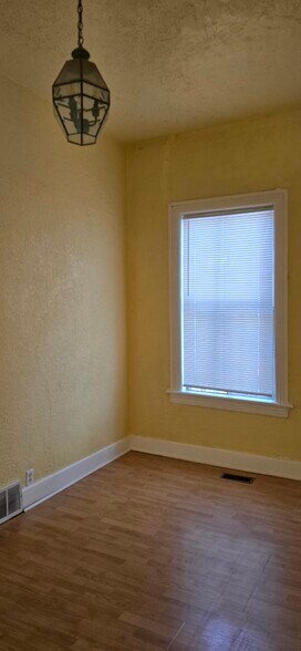 Bedroom - 534 Windsor St E