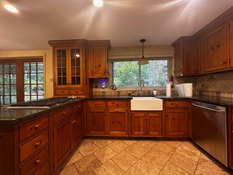 Building Photo - 1 High Acres Dr