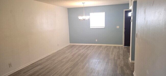 Building Photo - 300 Bonnie Blvd