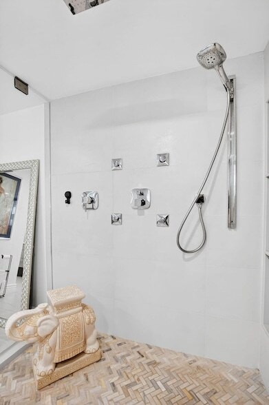 Building Photo - 7233 Promenade Dr