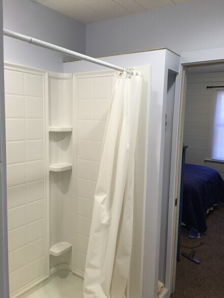 Shower toward front bedroom - 3837 Old Hendersonville Highway