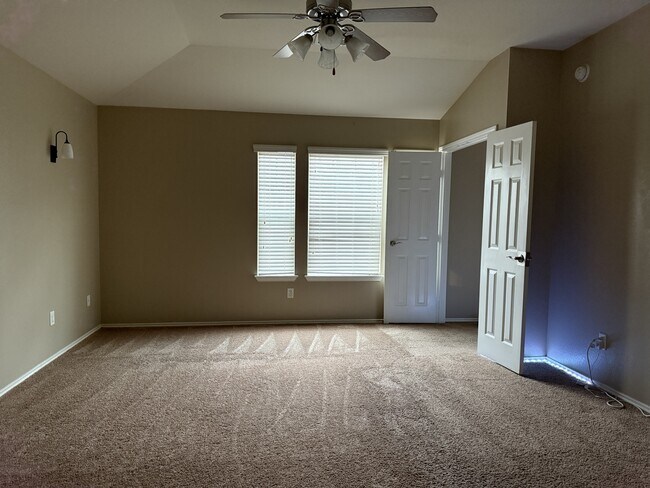 Building Photo - 6208 Melanie Dr