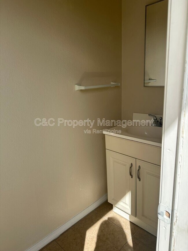 Building Photo - 10532 La Mirada Blvd