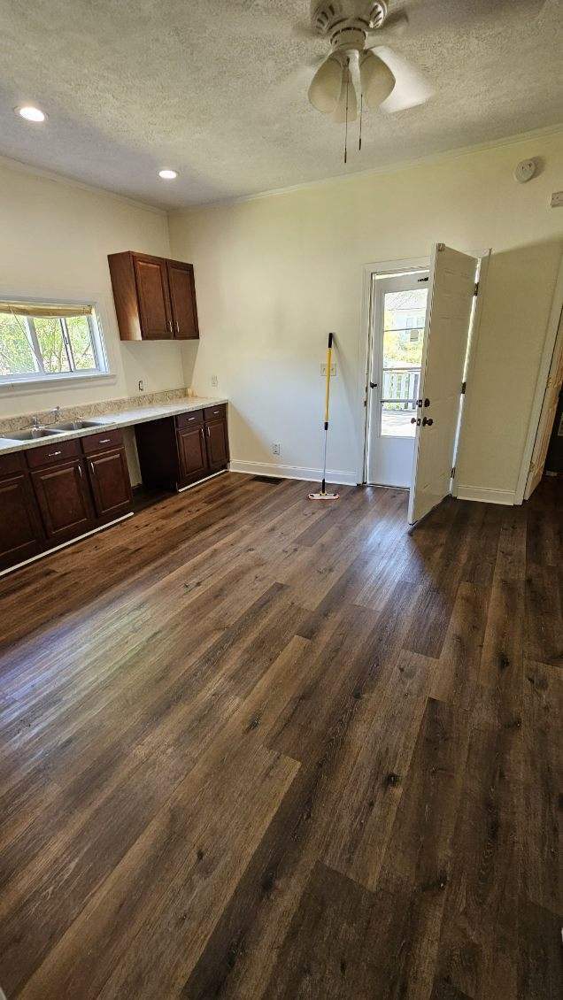 Building Photo - Newly Renovated Home!