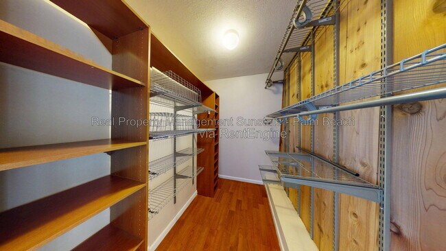 Building Photo - 1118 11th Ct