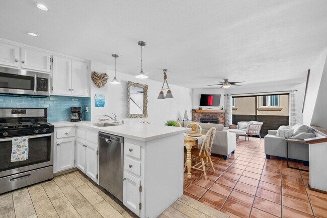 Building Photo - 733 Seacoast Dr