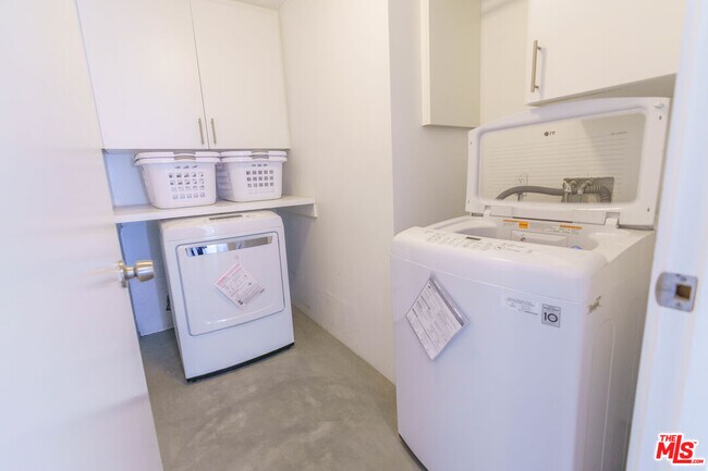 Building Photo - 29282 Circle Dr