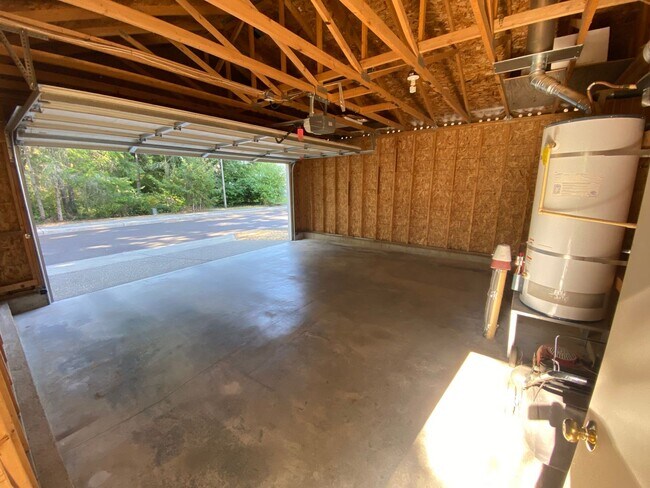 Building Photo - DuPont 3 bedroom home