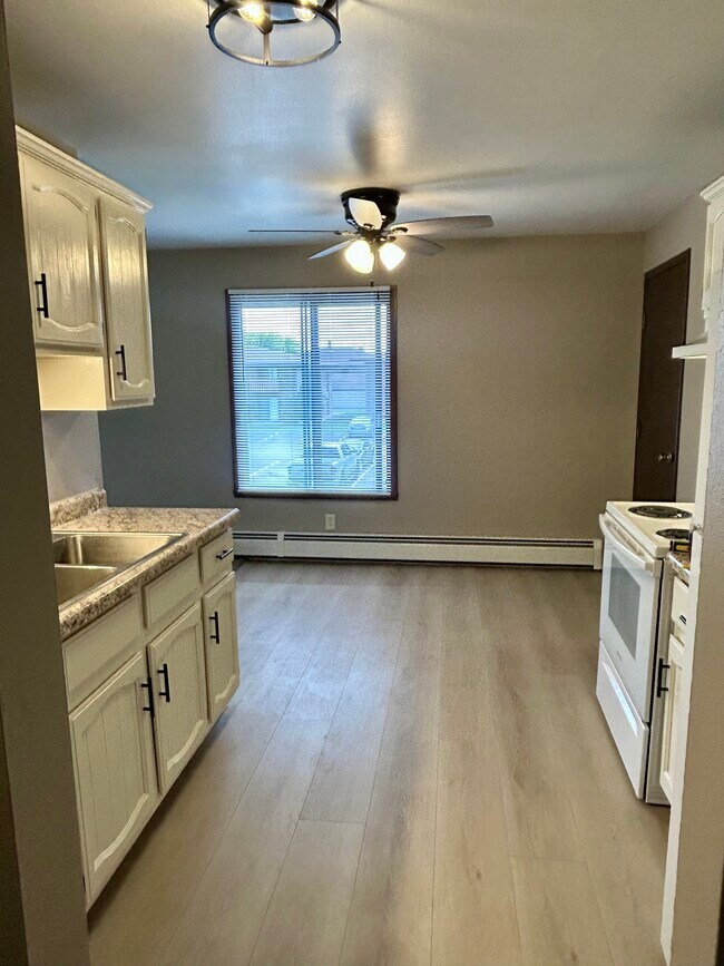 Building Photo - 2125 Camelot Court