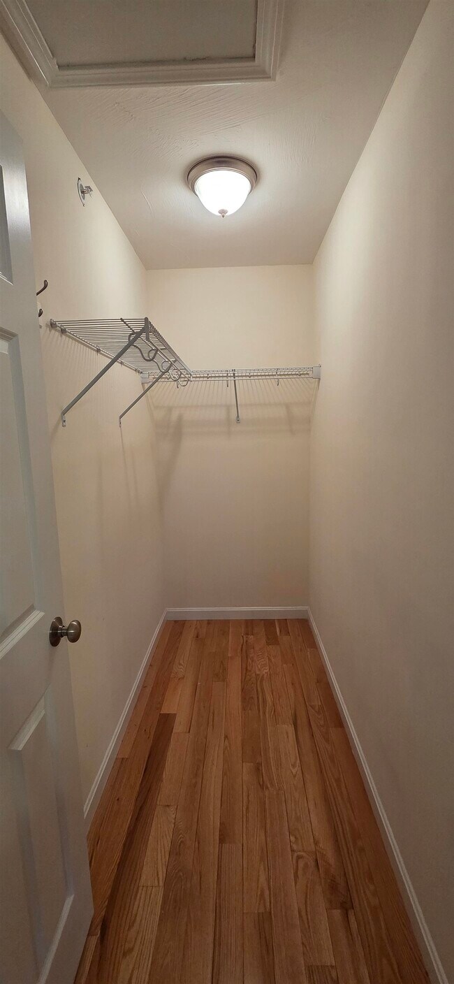 Building Photo - 65 Fordway Ext