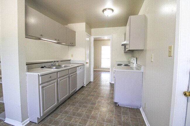 Building Photo - 10906 Lands Run St