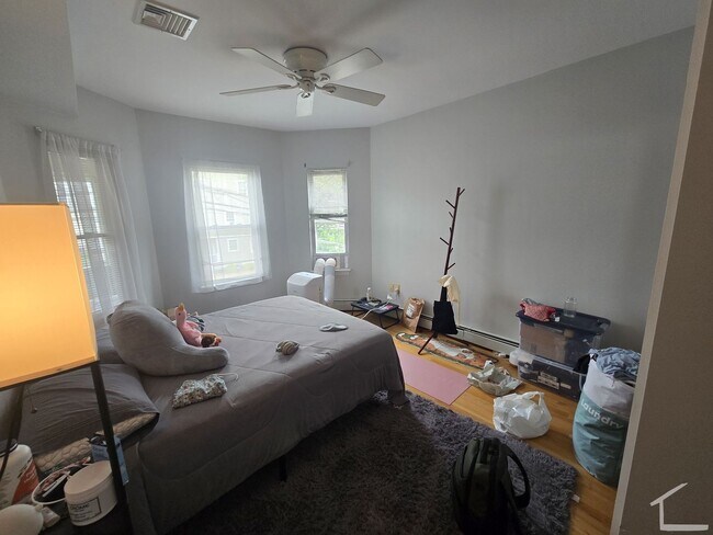 Building Photo - Newly Renovated 3 Bedroom Apartment With 2 Parking Spots Included Now Available!