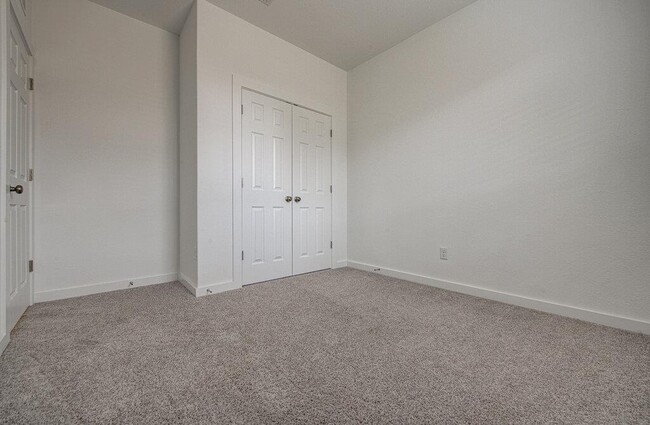 Building Photo - 424 Bristlecone Bend