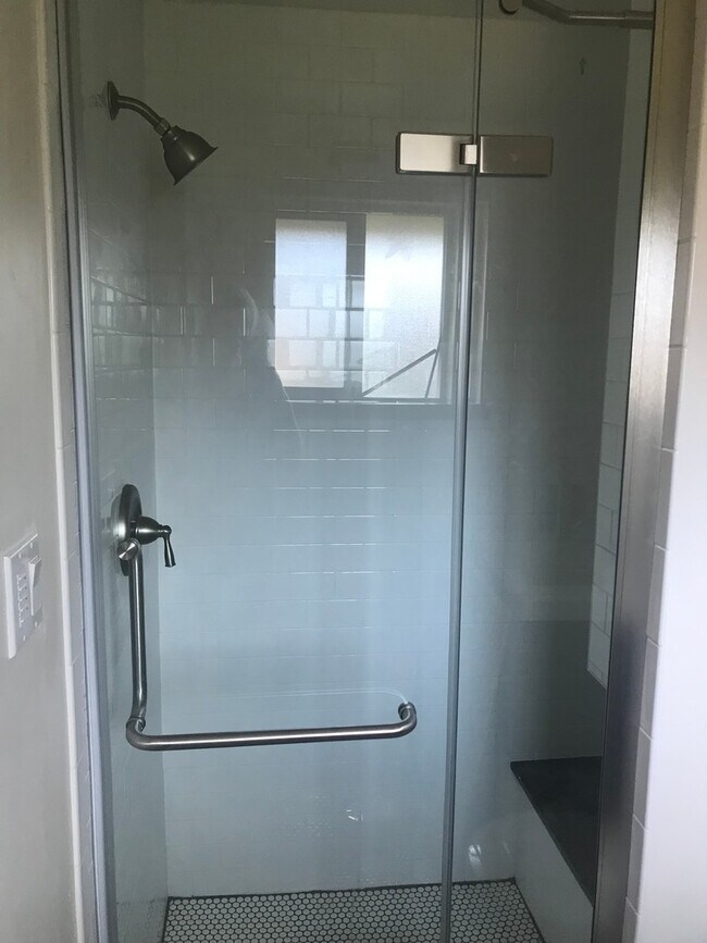 Building Photo - 3 Bed 1.75 Bath SFR Rambler Everett