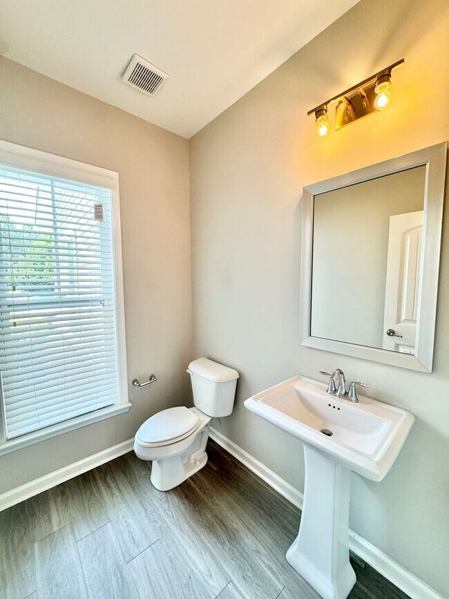 Building Photo - The Commons Community of Richmond Hill