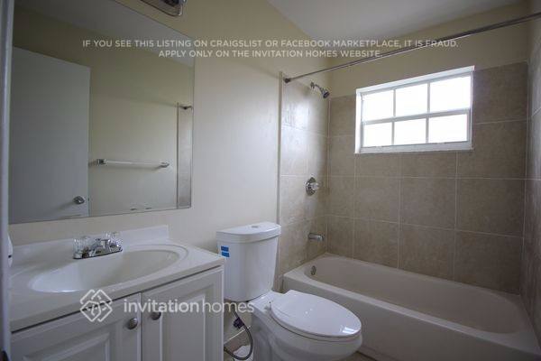 Building Photo - 8121 NW 44th Ct