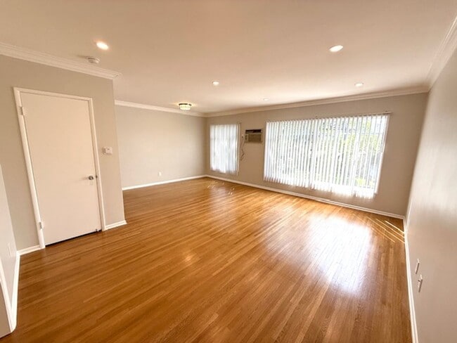 Primary Photo - Milan