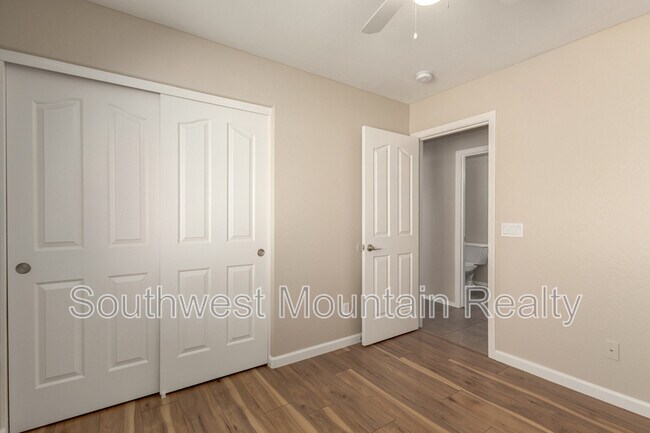 Building Photo - 3625 E Del Rio Dr