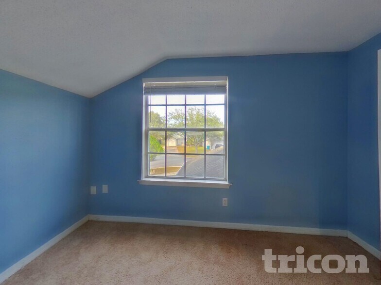 Building Photo - 1930 Bluets Ct