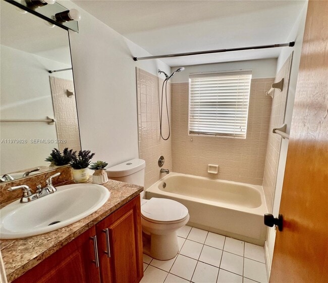 Building Photo - 809 Twin Lakes Dr