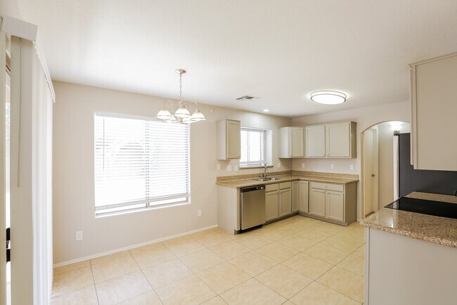 Building Photo - 12933 W Monte Vista Ave