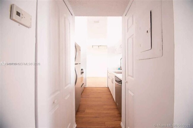 Building Photo - 10521 SW 157th Pl