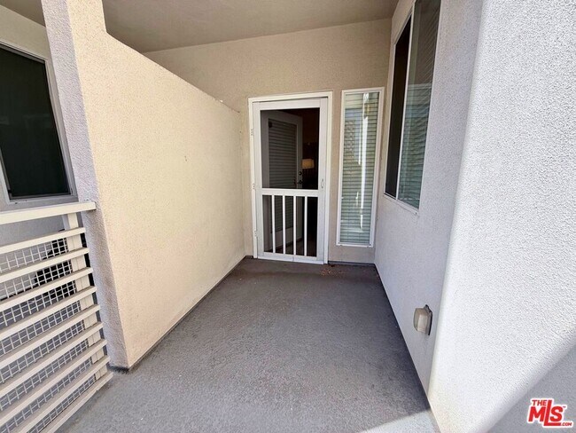 Building Photo - 436 S Virgil Ave