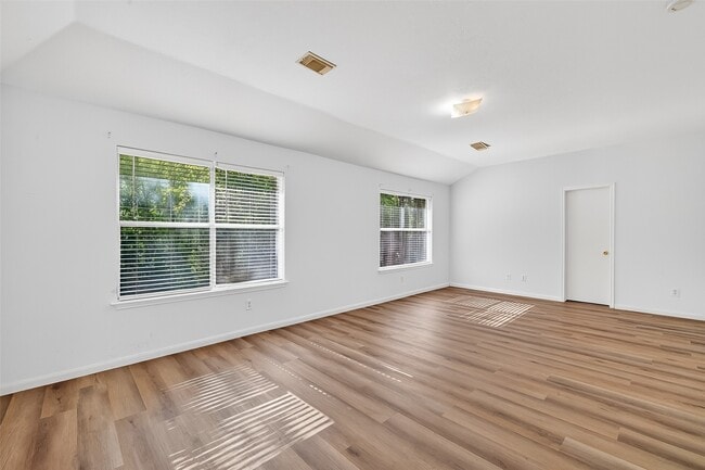 Building Photo - 8366 Golf Green Cir