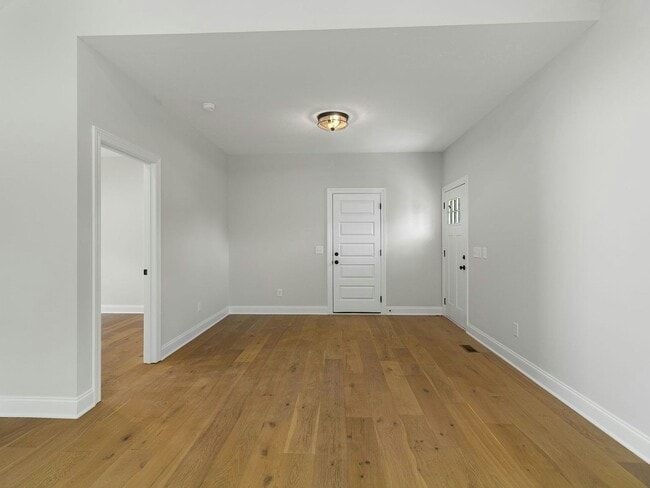 Building Photo - 303 Lee Ln