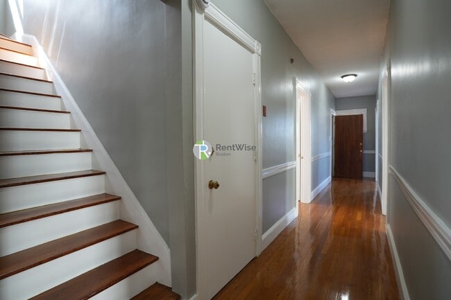 Building Photo - 129 Draper St