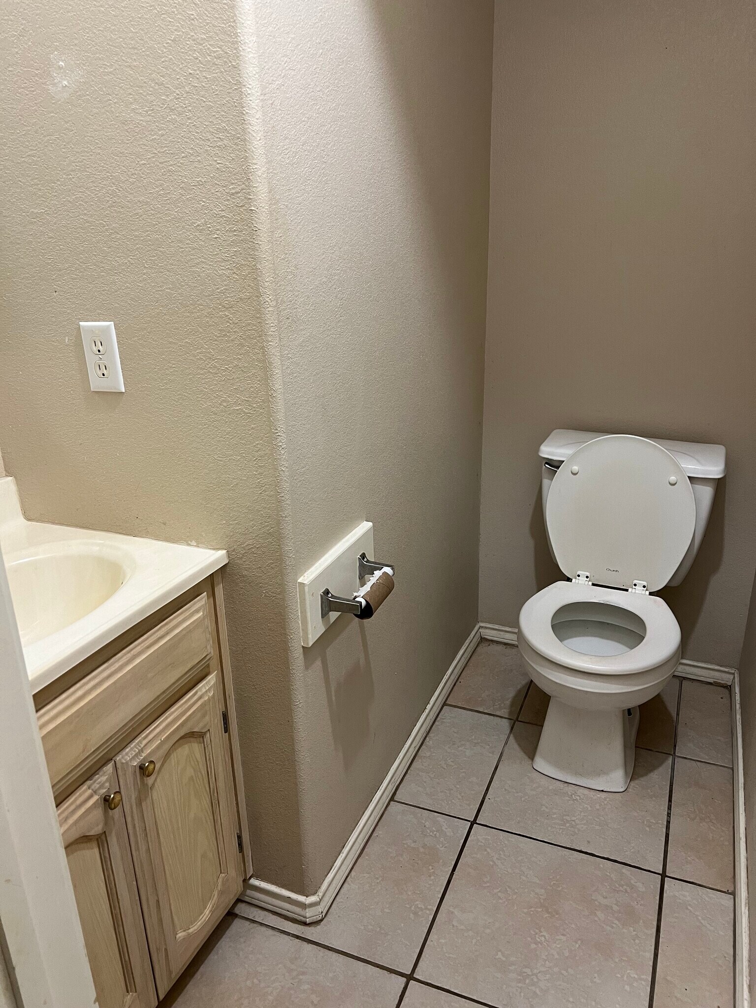 Half bath downstairs - 817 Sonesta Dr