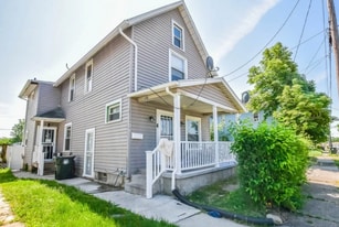 Building Photo - 1450 1/2 Willet Ave SE